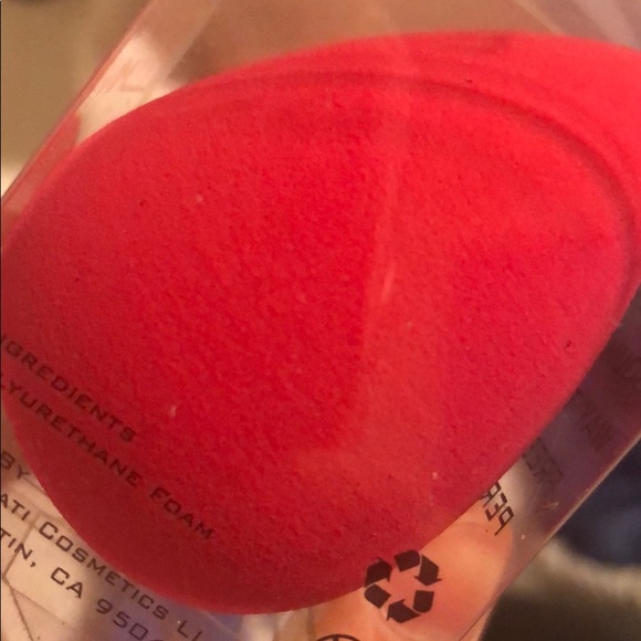 Illuminati Makeup Sponge! - Picture 9 of 10